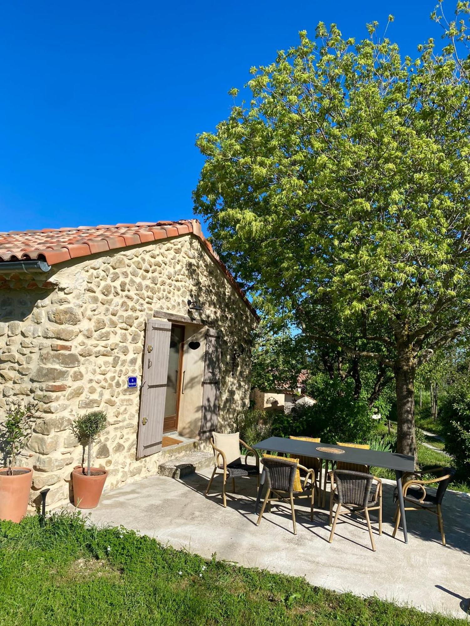 Villa La Magnanerie En Provence Niozelles Exterior foto